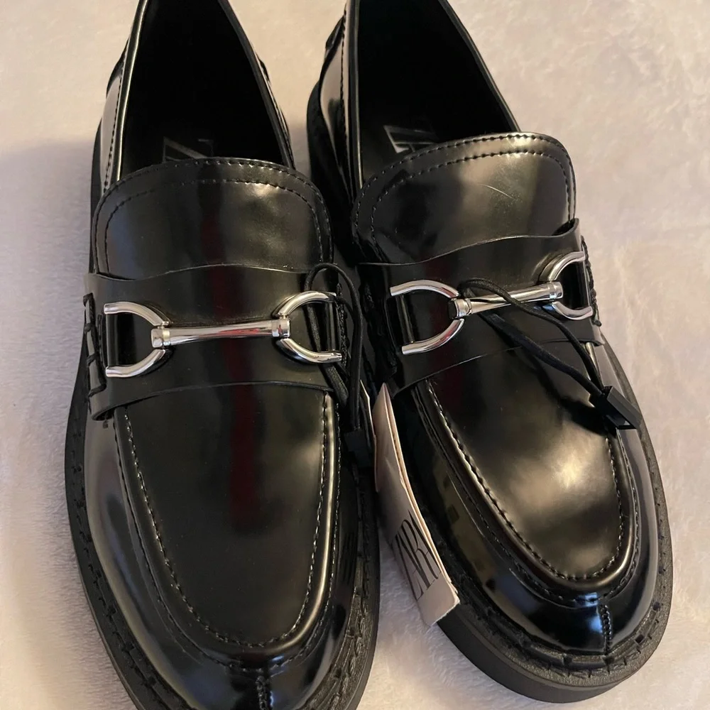 (New) Zara Womens Chunky Loafers Patent Buckle Size 6